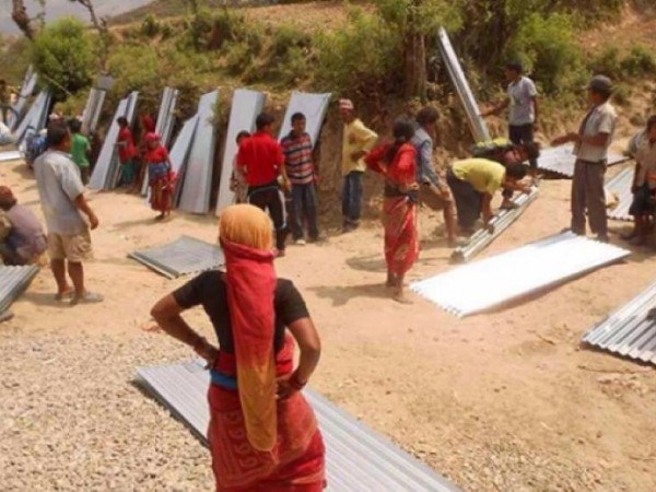 वर्षातको आतंकः पोखरामा सडकसँगै घर पनि भासियो