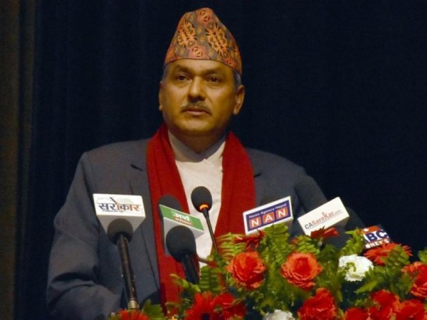 एउटै घरानाबा व्यापारिकले कर्जा लिँदा अर्थतन्त्रमा जोखिम भयोः  गभर्नर अधिकारी