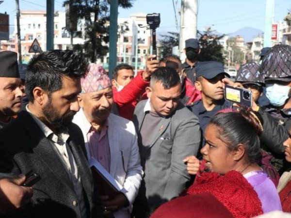गृहमन्त्रीले भेटे निर्मला कुर्मीको न्यायको माग गर्दै आन्दोलनरत अधिकारकर्मीलाई, होला त न्याए ?