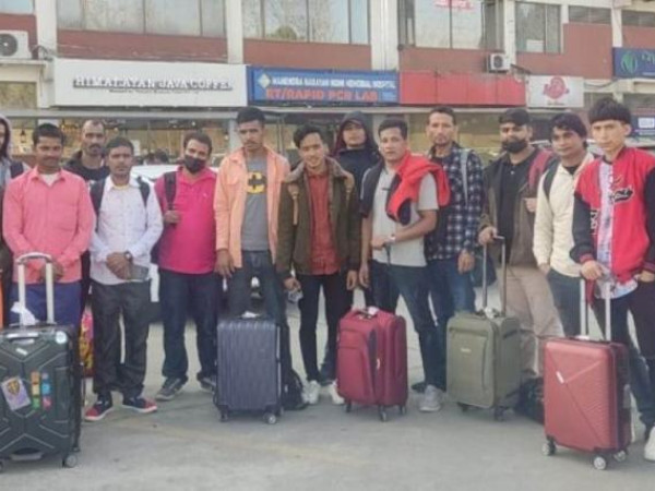 मलेसियामा बन्धक  १२ जना नेपाली स्वदेश फर्किए