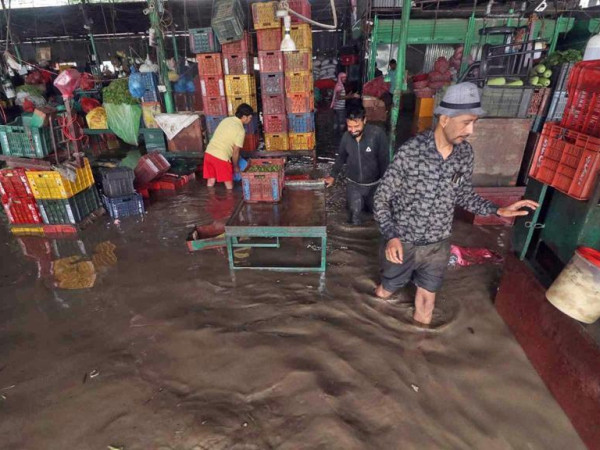 वर्षाको कारण काठमाडौंको विभिन्न भाग डुवानमा
