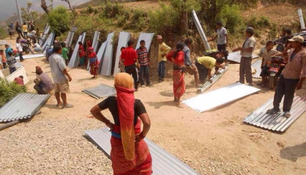 वर्षातको आतंकः पोखरामा सडकसँगै घर पनि भासियो