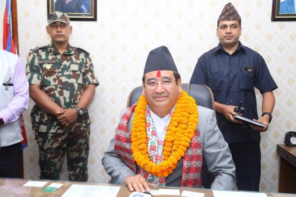 नवनियुक्त पर्यटनमन्त्री श्रेष्ठले गरे पदभार ग्रहण