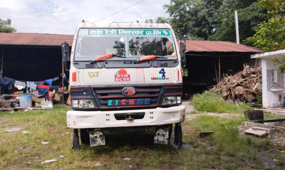 अवैध संरचना निर्माणमा प्रयोग भएको रेडी मिक्स्चर पोखरा महानगरले लियो नियन्त्रणमा