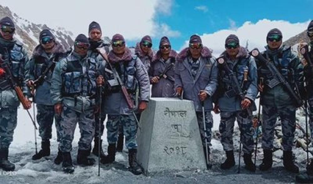 चीनसँगको सीमा क्षेत्रमा सुरक्षा अधिकारीद्वारा निरीक्षण